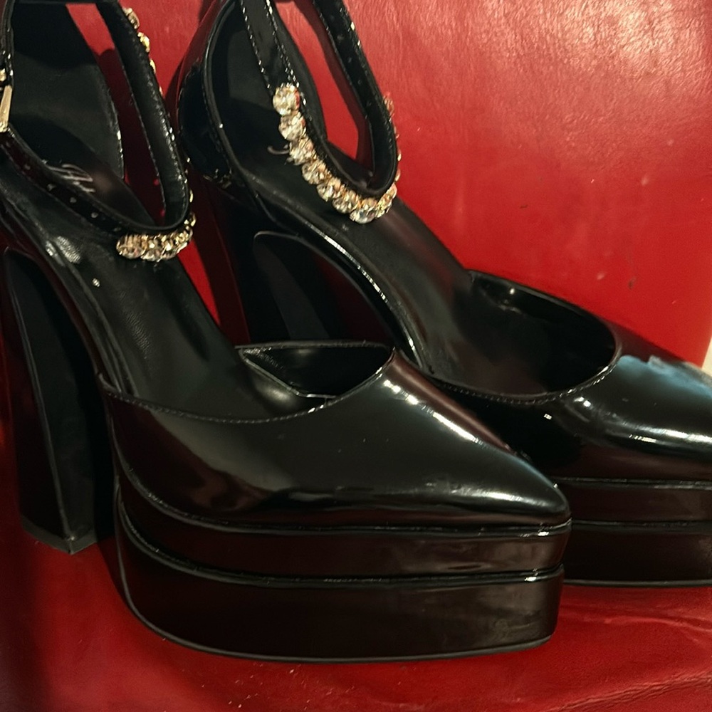 Artrotter chunky high heels
